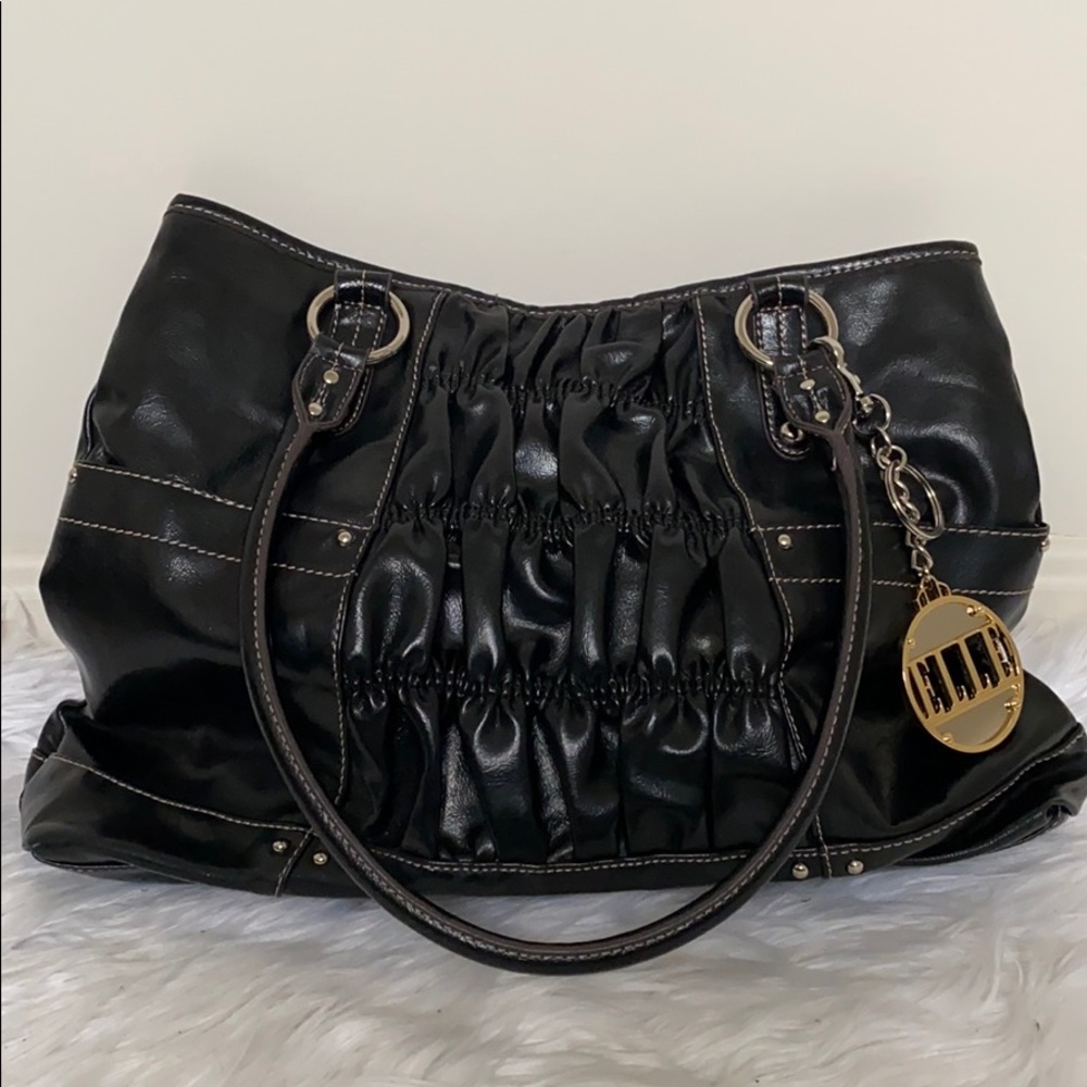 • Black Elle Shoulder Bag •